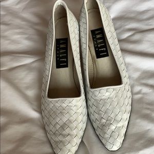 White pearlized woven leather Amalfi pumps